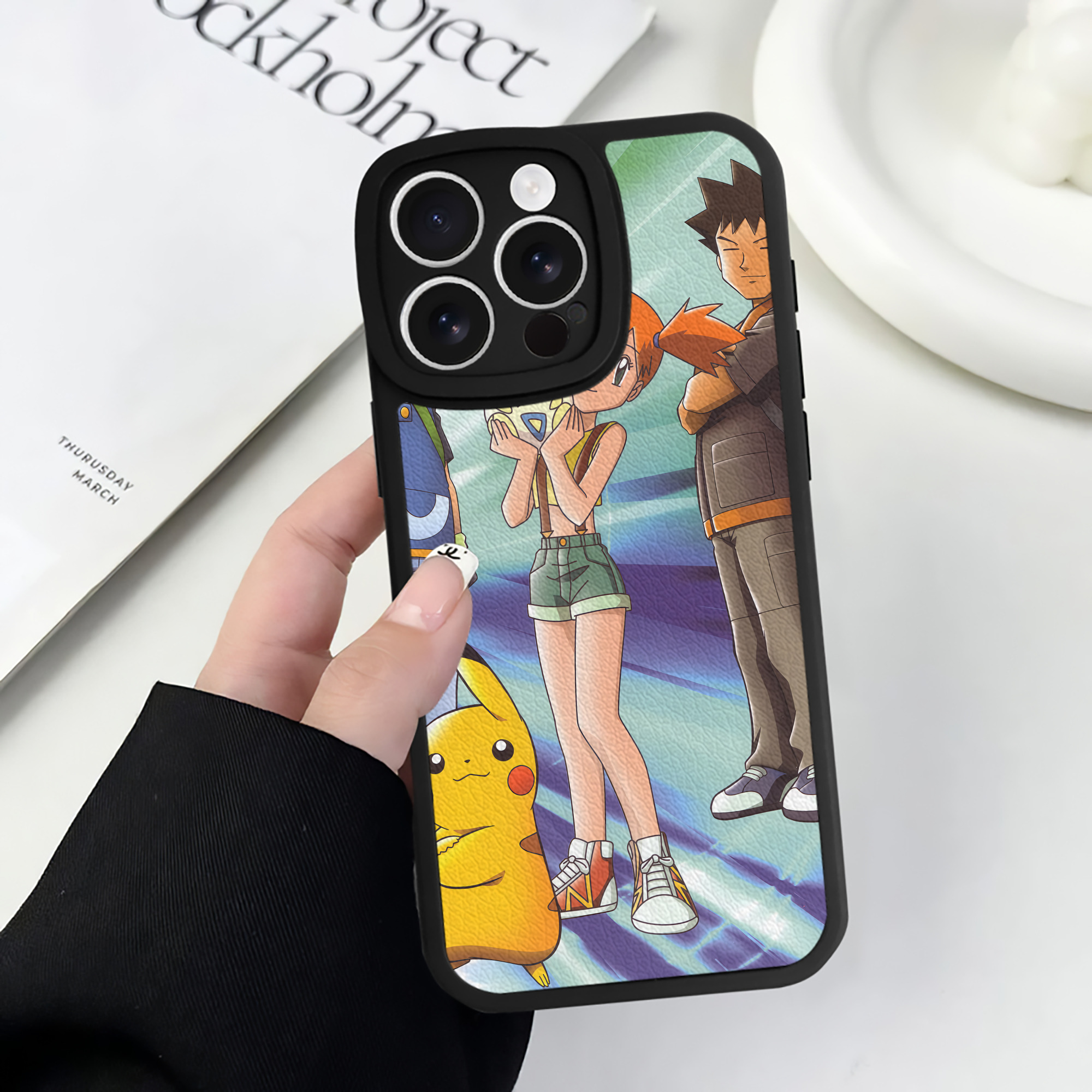 （画像用） ポケットモンスター Pokémon 【iPhone 16シリーズ対応】シリコンスマホケース（レザー調） 材質：シリコン